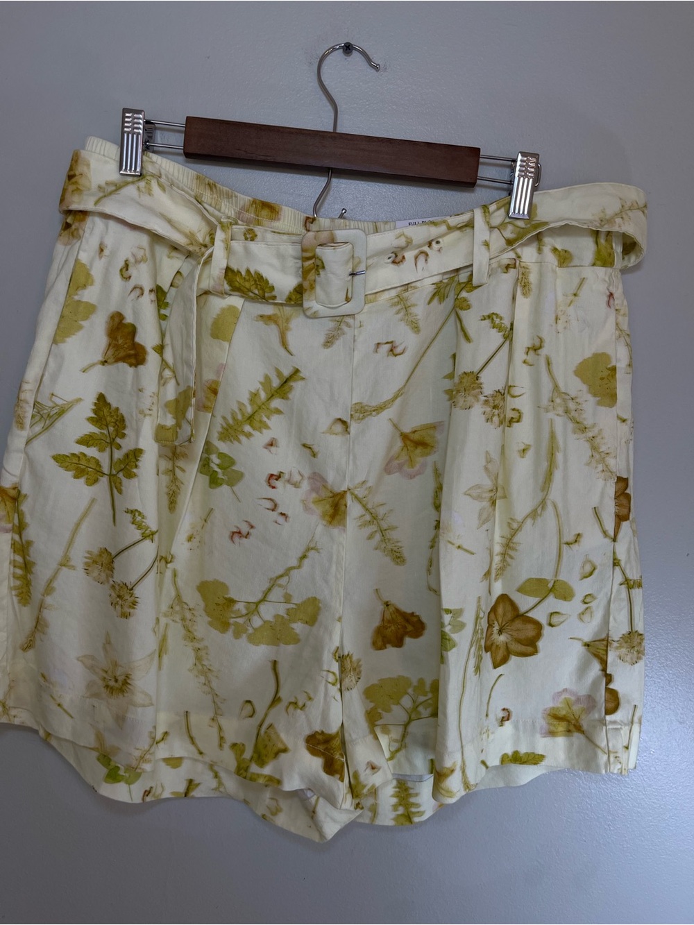 NWT INC International Concepts Camille Botanical Linen Blend Shorts Size 1X